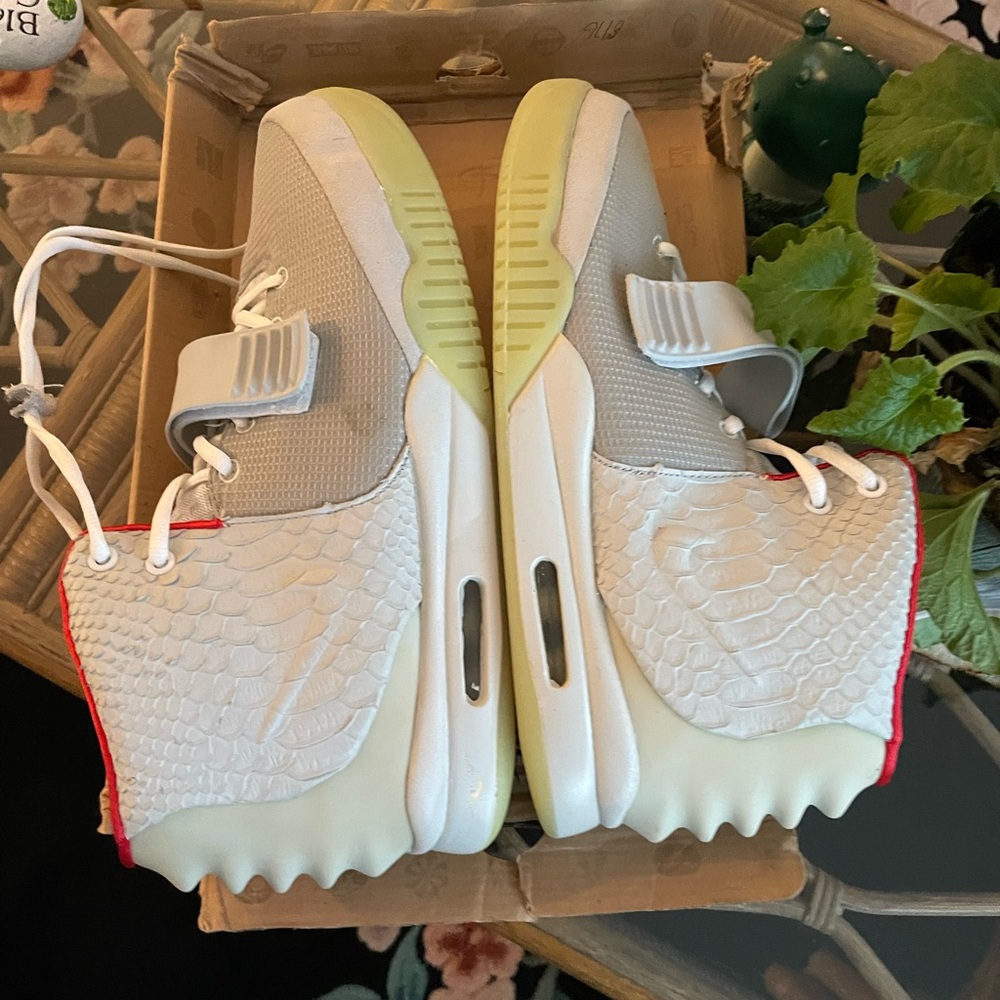 Nike Air Yeezy 2 NRG Pure Platinum W/ box & Dust Bag NIB - Picture 10 of 13